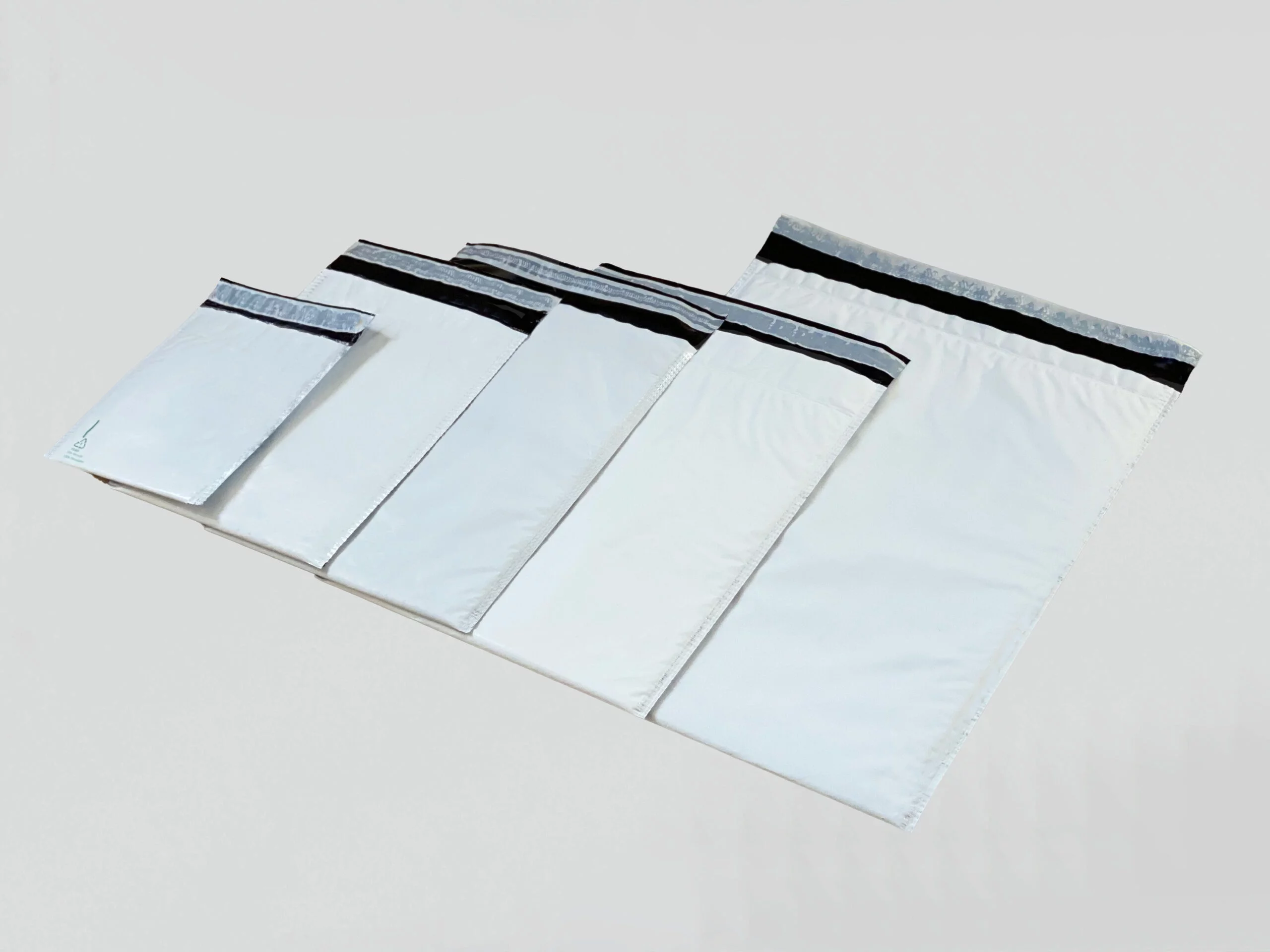 inviolable et imperméable. Lot de 50 Enveloppes plastique blanches opaques 450 x 550 mm,pochettes dexpédition 45x55 cm 60 microns solide légère Enveloppe fine 32g 