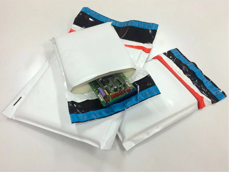50 Enveloppes à bulles opaques N°4 60 microns - 350(330)x410+50mm