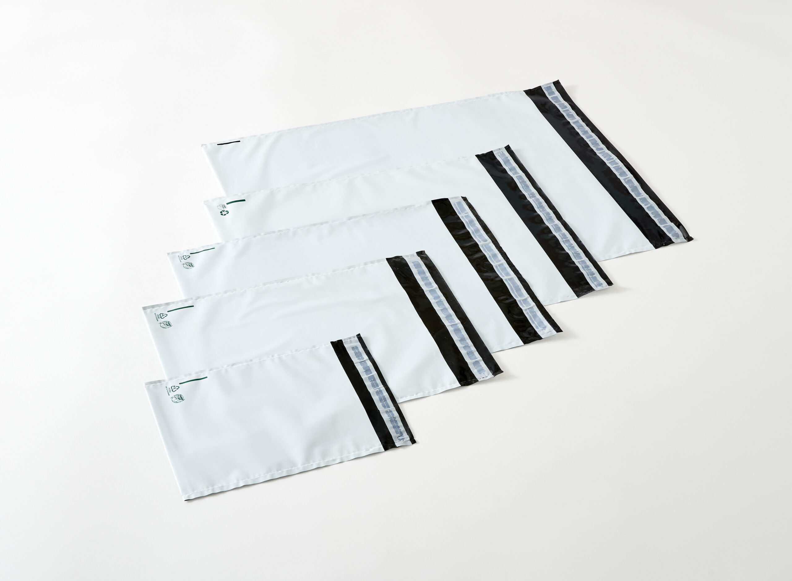 250 Enveloppes plastique opaques 80 microns N°4 335x410mm